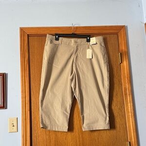St. John's Bay Tan Women's Capris